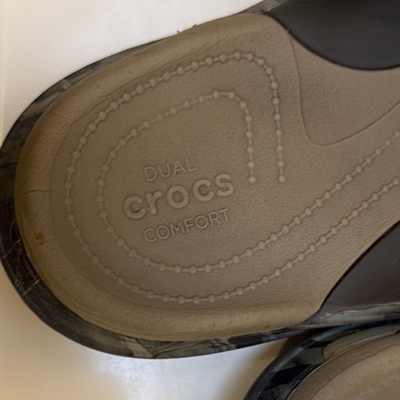 CROCS Brown and Green Camouflage Sandals - Picture 5 of 9